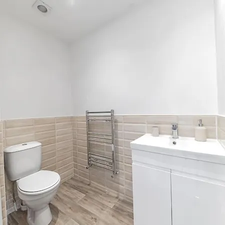 Barrow- 4 Bedroom Detached House Holiday home