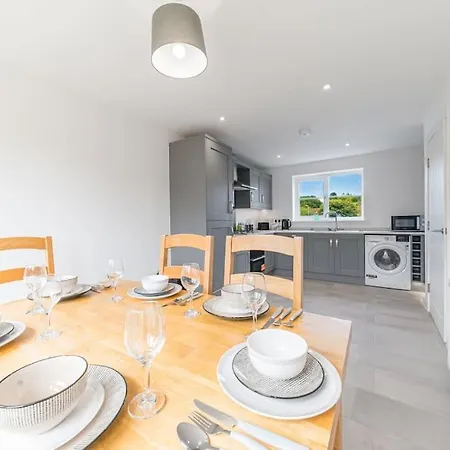 Barrow- 4 Bedroom Detached House Holiday home *