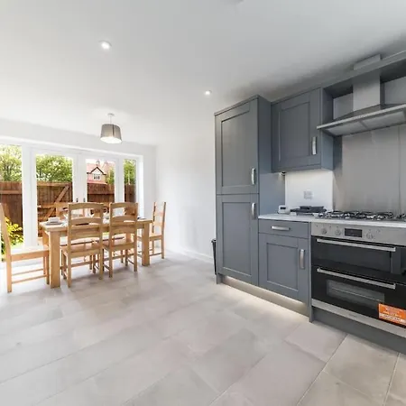 Barrow- 4 Bedroom Detached House Holiday home